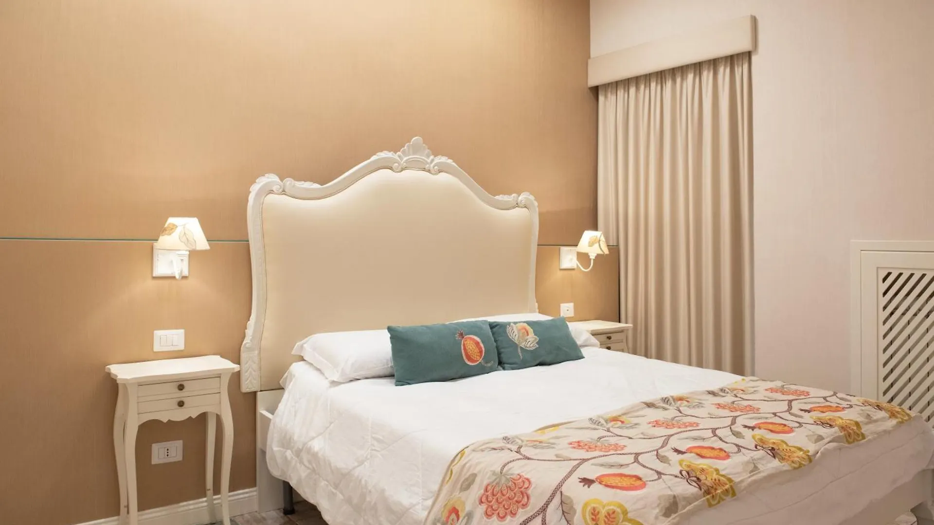 Certosa Suite Napoli Oda ve Kahvaltı