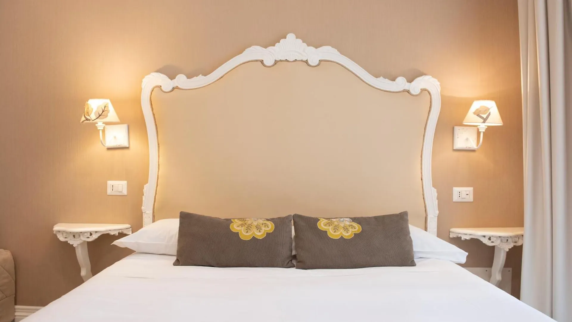 Certosa Suite Napoli Oda ve Kahvaltı