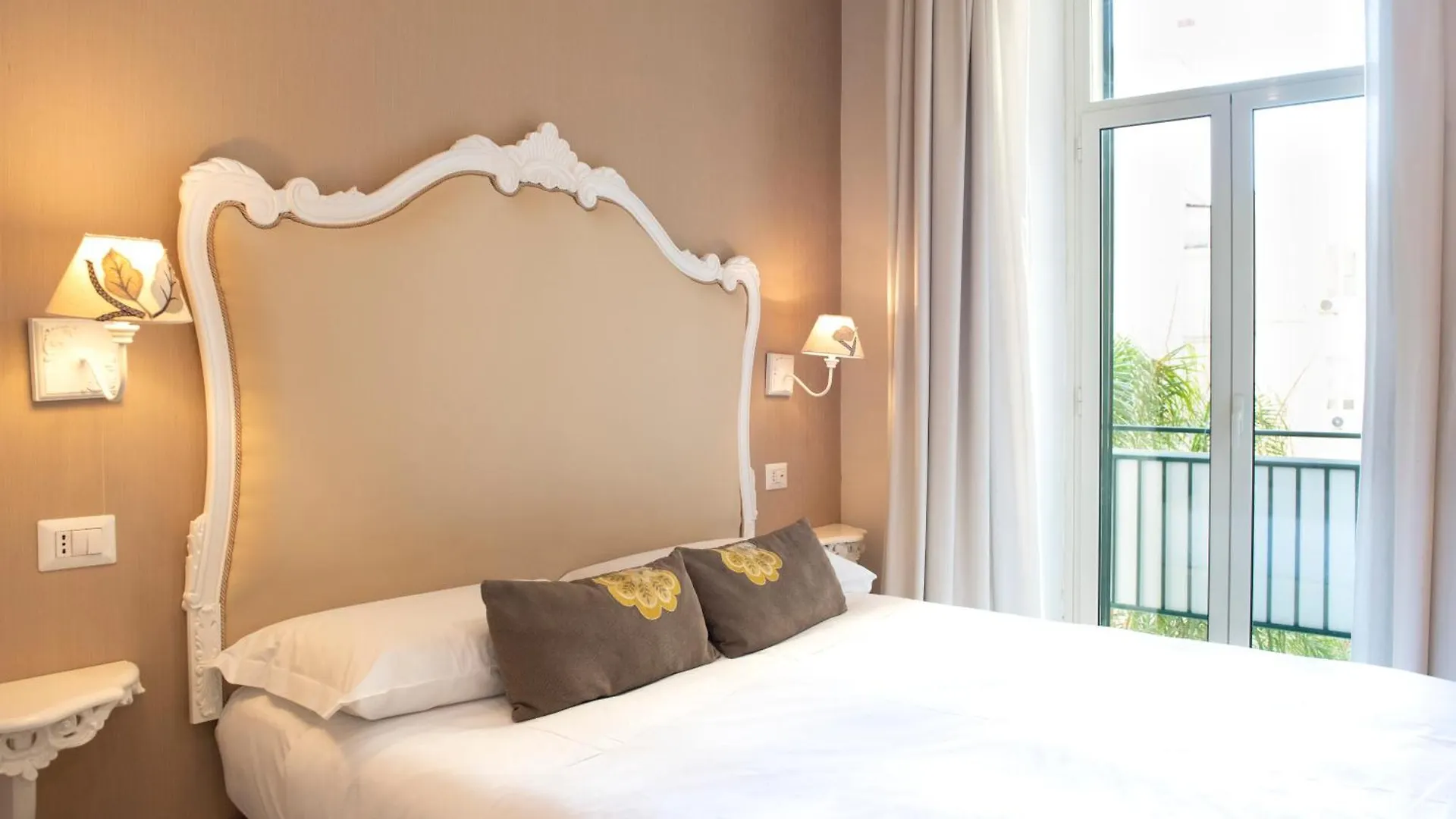 Certosa Suite Naples 2*,  Italy